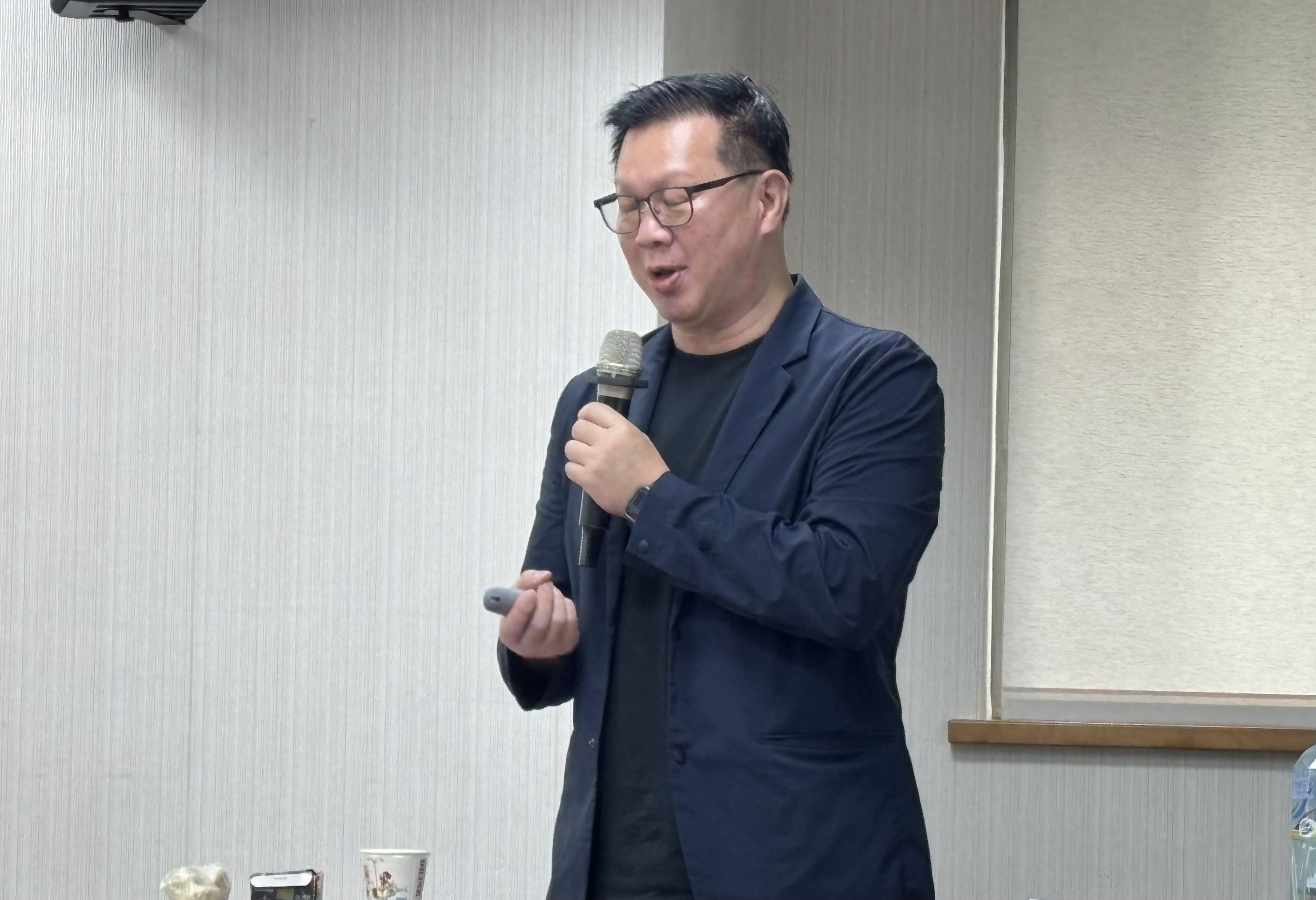 主題論壇二：AIGC X 閱聽權益 / 義守大學傳播學院院長侯政男博士 