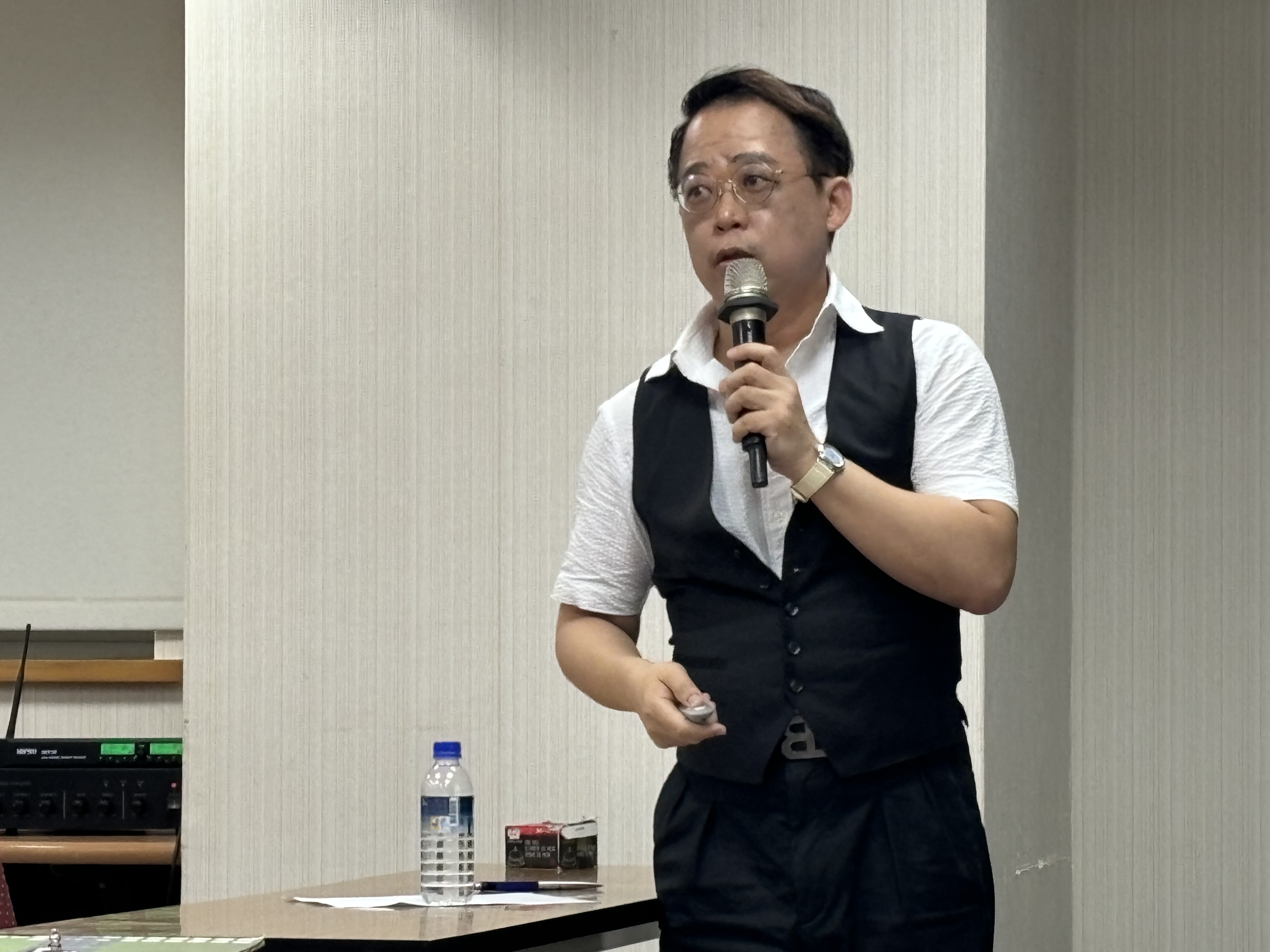 主題論壇三：AIGC X 公民行動 / 世新大學傳管系副教授胡嘉智博士